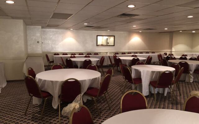 A Victory Inn & Suites - Muskegon