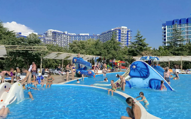 Аквамарин Resort Apartments (Резорт Апартаменты)