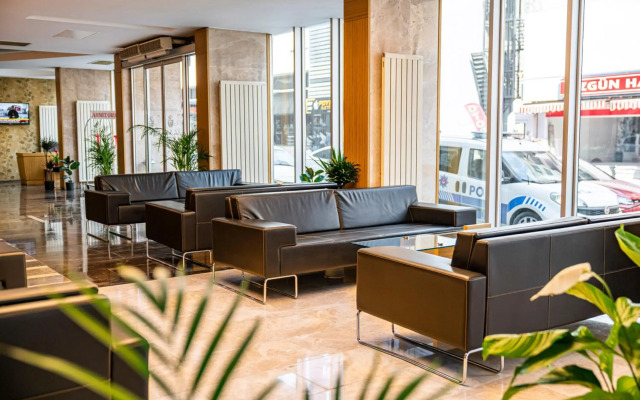 Halley Hotel
