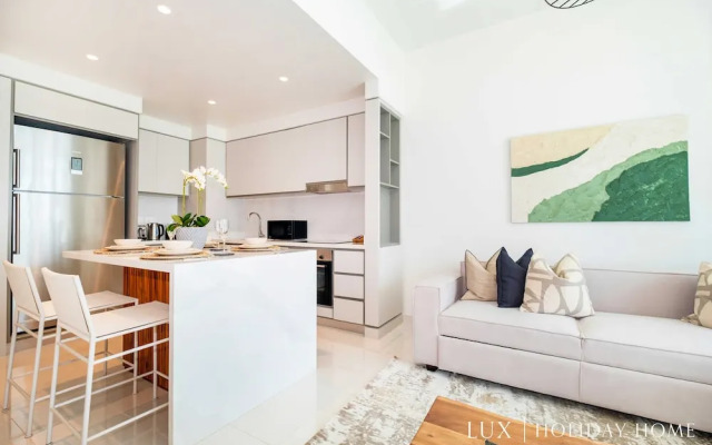 LUX  Luxury Sunrise Beachfront Suite 1
