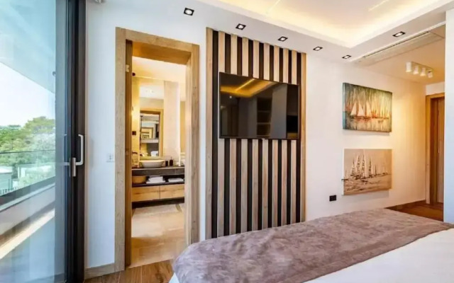 Villa Alpha - Four Bedroom Villa With Swimming Pool