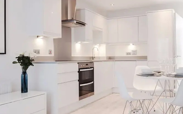 Fantastic Modern 2 Bed Apartment in Shadwell
