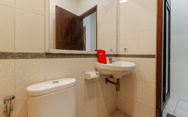 RedDoorz near Stadion Manahan Solo