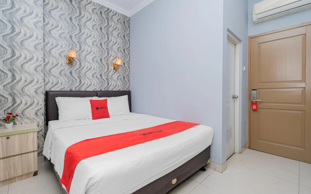 RedDoorz Plus @ Cideng Barat