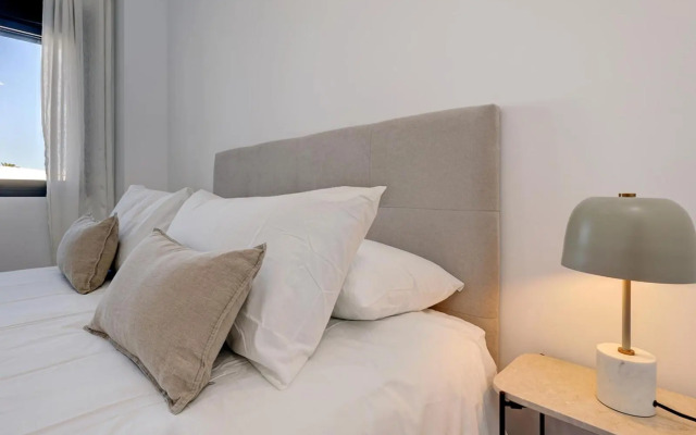 Brand New, Elegant Three Bed Apartment