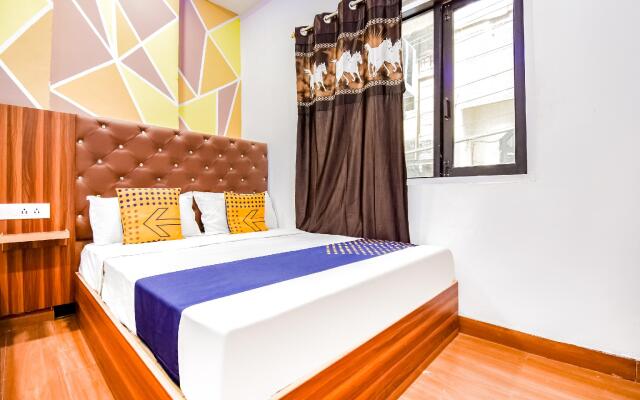 SPOT ON 64014 Hotel Royal House