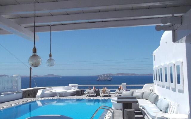 Flaskos Suites