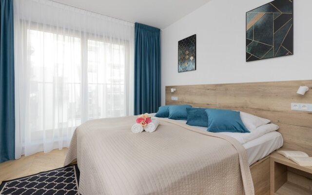 One Bedroom Apartment Okrzei by Renters