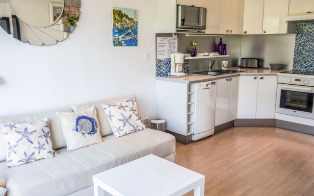 Athena Residence 9813