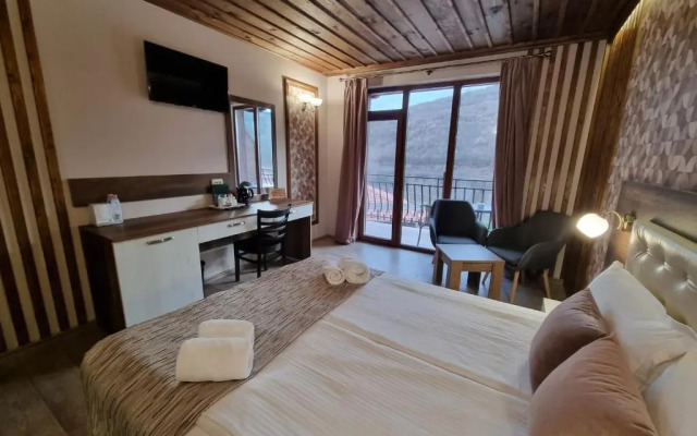 Семеен Хотел Берое