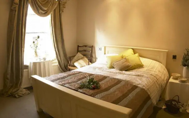 Halcyon Apartment