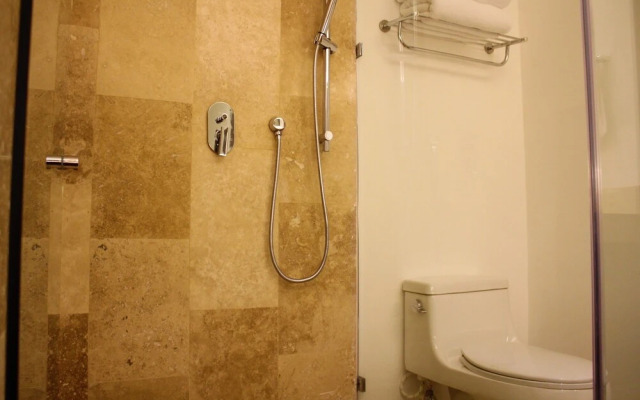 Full of nature 2BR Condo with balcony by Happy Address