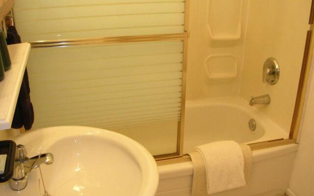 Airport Bed & Breakfast Victoria BC