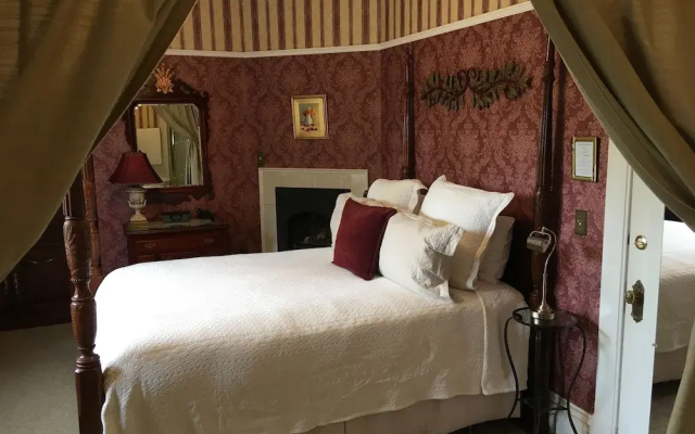 Churchill Manor B&B