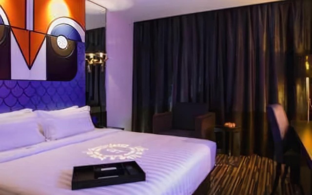 Orange Hotel Select