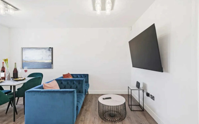 Gorgeous 3 Bedroom Duplex Apartment in West London
