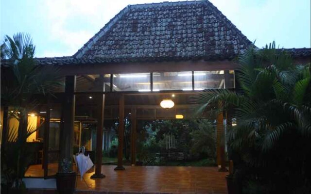 Villa Sawah Gondang Legi