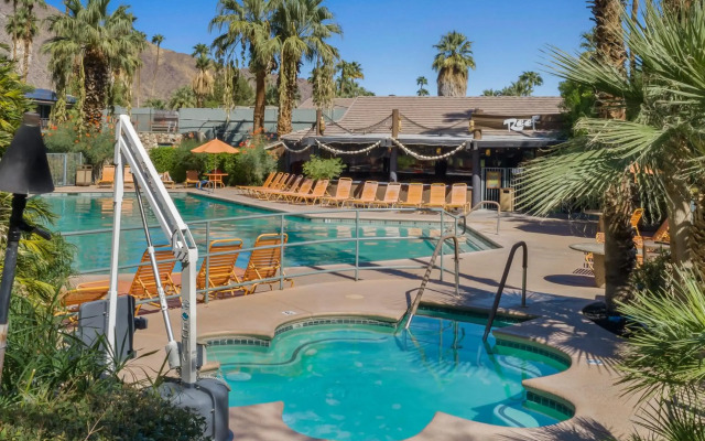 Caliente Tropics Hotel