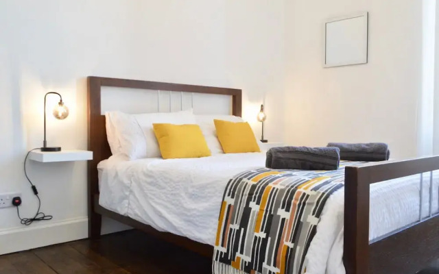 Bright Flat Near City Centre