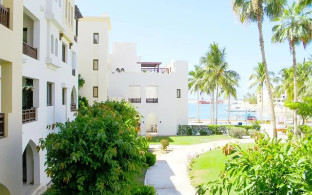 Marina Breeze 2-bedroom Retreat