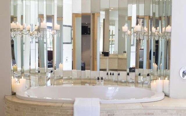 Feathers Boutique Hotel