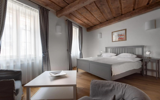 Hotel At the White Lily