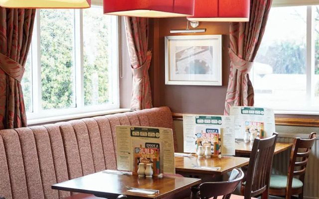 The Longshoot Hotel by Greene King Inns