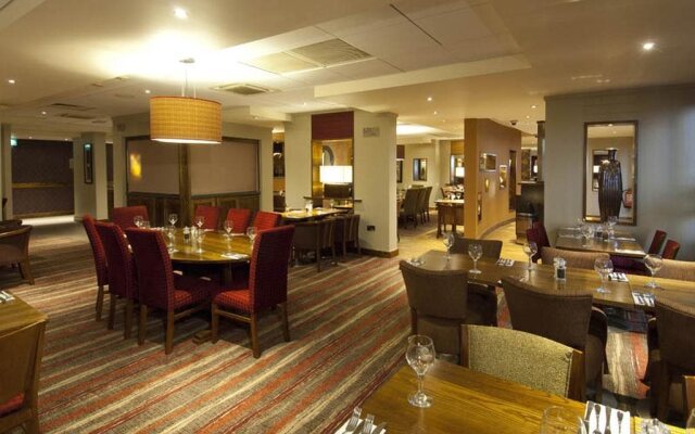 Premier Inn Heathrow Airport T2 & T3 (Bath Road)