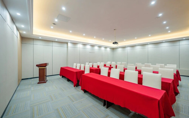 Holiday Inn Express Chengdu Tianfu Square by IHG
