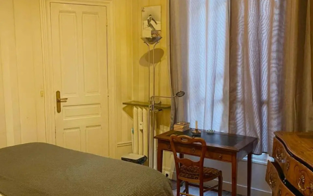 beautiful flat in the center of Paris 6 th district