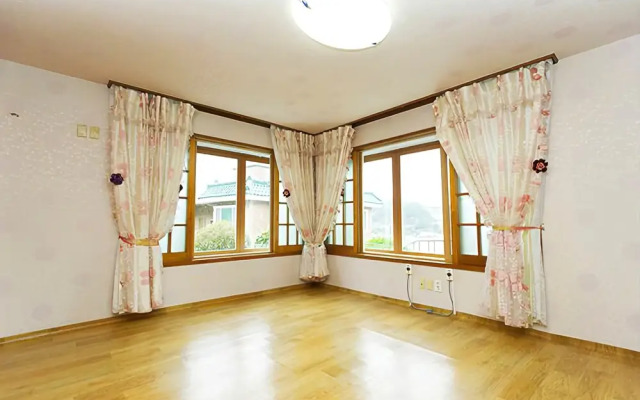 Tongyeong Tiberias Pension