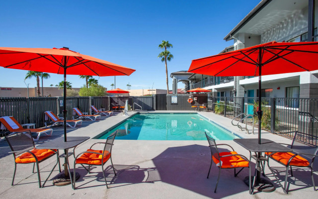 The Hotel Serene Glendale Peoria, Surestay Collection by BW