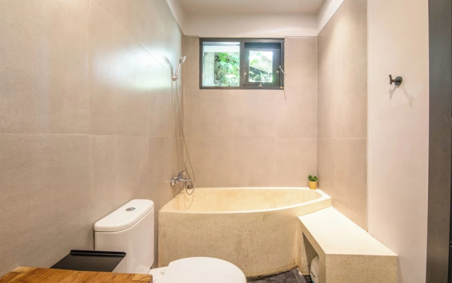 Luxurious 6BR Clifftop Villa, 5 Minutes to Bingin