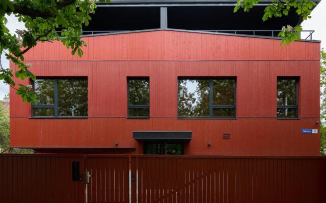Self-check-in 3 bedroom apartment with sauna and balconies