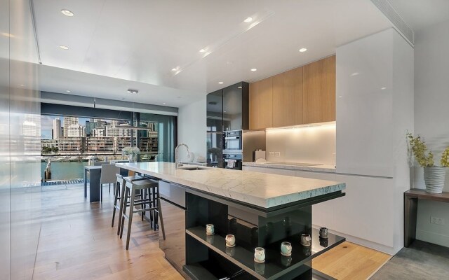 QV Modern Waterfront Apartment - 857