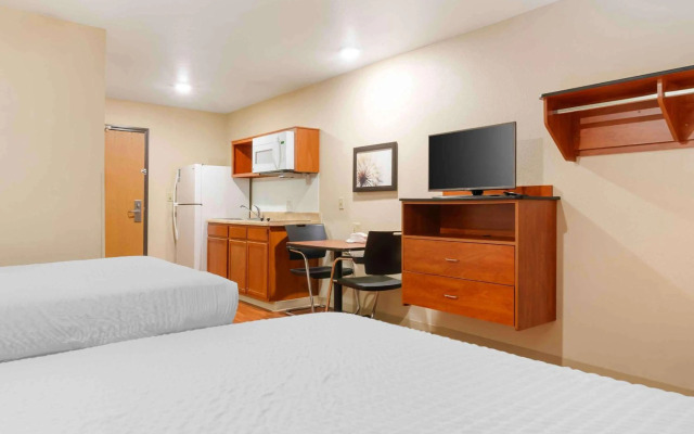Extended Stay America Select Suites - Kansas City - Stadium
