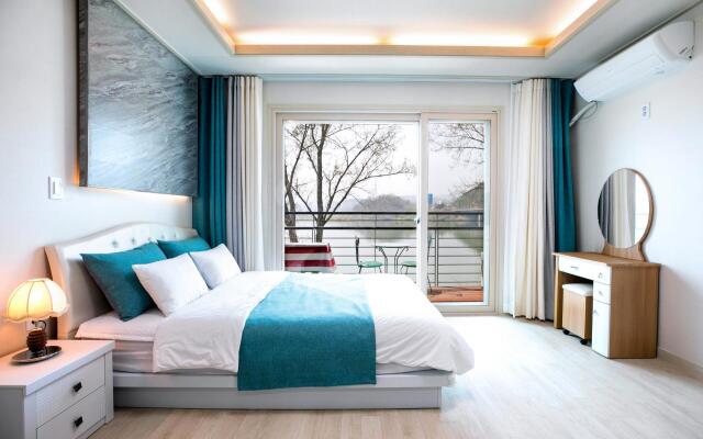 Nami Island Rivermoon Pension