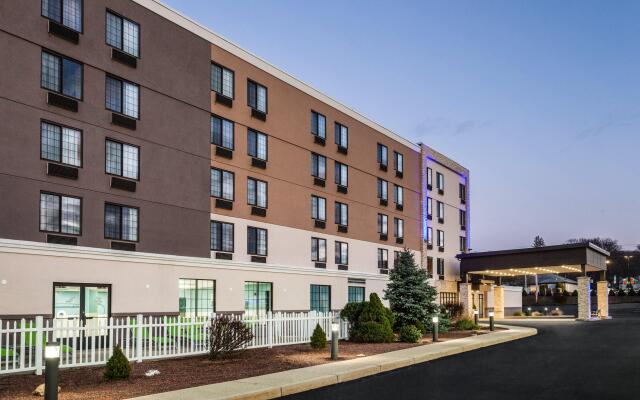 Holiday Inn Express Hotel & Suites Providence-Woonsocket, an IHG Hotel