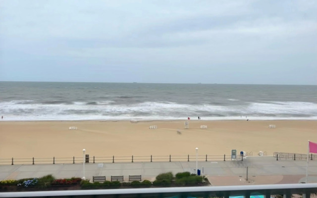 Surfbreak Virginia Beach Oceanfront, Ascend Hotel Collection