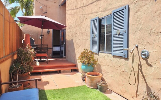 La Brisa 1 Block From the Beach!