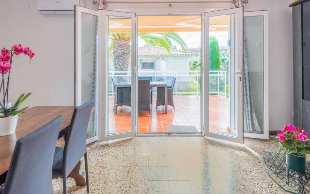 Spacious Holiday Home in Cambrils with Shared Swimming Pool