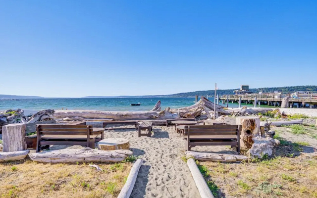 Sun-soaked Sandy Point Haven w/ Beach Access!