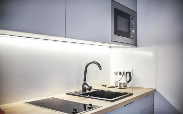 Glass House Hot Tub Apartments