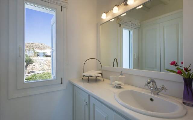 Villa Aerie - Sweeping Sea Views, Eclectic Style by Villarentalsgr