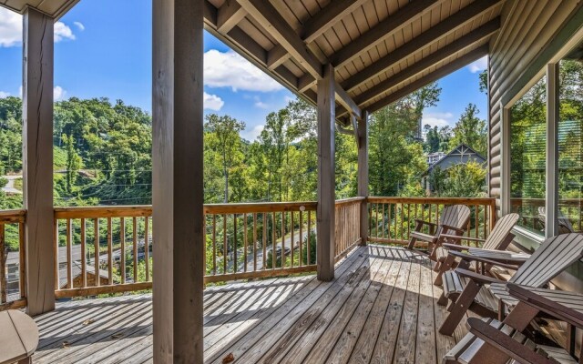 The Majestic Pine Retreat 13 Bedroom Home by Redawning