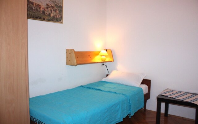 Dora Apartments