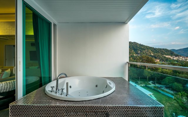 FULLY RENOVATED sea view apartment on Patong Bay
