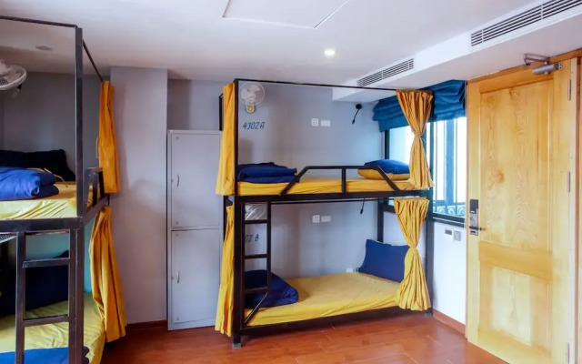 RedDoorz Hostel @ Signature Inn