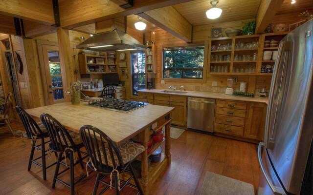 Smokey Joes by Lake Tahoe Accommodations