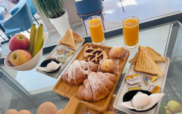 BYRO Snack Bar & Hostel